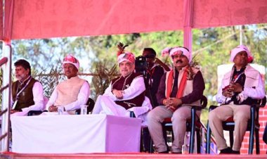 स्कूली बच्चों की प्रस्तुति से प्रभावित हुए केंद्रीय गृह मंत्री शाह , ताली बजाकर बढ़ाया उत्साह