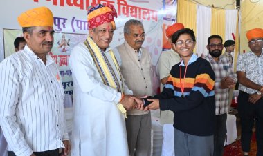 पशुपालन मंत्री ने सुमेरपुर में पीएमविद्यालय के विद्यार्थियों को किया सम्मानित