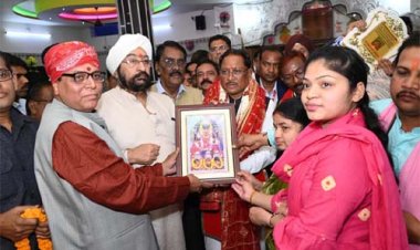 मुख्यमंत्री विष्णुदेव साय ने महालक्ष्मी मंदिर में की पूजा-अर्चना, प्रदेशवासियों की सुख-समृद्धि कामना की