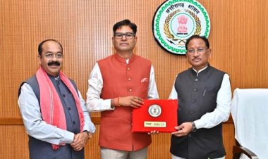 मुख्यमंत्री विष्णु देव साय से आज विधानसभा परिसर स्थित उनके कक्ष में वित्त मंत्री ओपी चौधरी ने वित्तीय वर्ष 2026-27 का बजट प्रस्तुत करने से पूर्व मुलाकात की