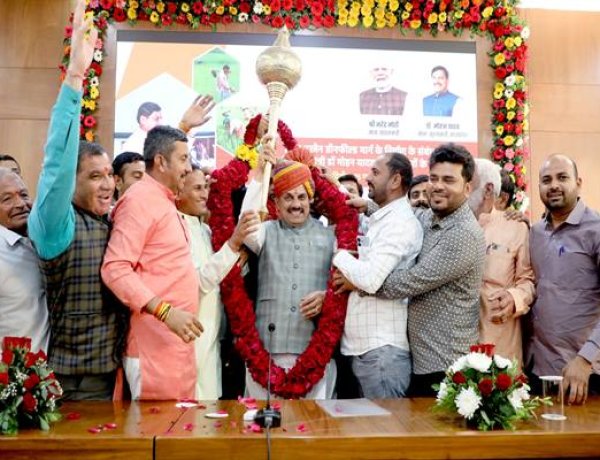 इंदौर-उज्जैन ग्रीन फील्ड फोर लेन रोड निर्माण में किसान हित सर्वोपरि: मुख्यमंत्री डॉ. यादव