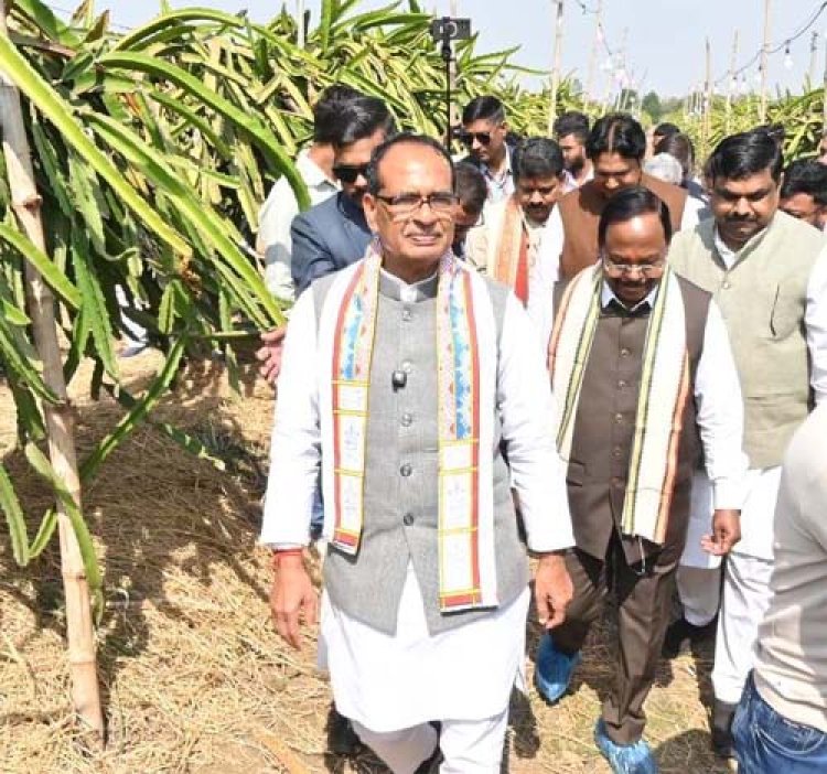 केन्द्रीय कृषि मंत्री शिवराज सिंह चौहान पहुंचे छत्तीसगढ़ के ग्राम गिरहोला एवं खपरी