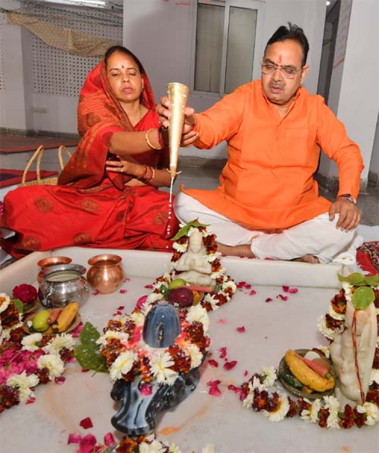 मुख्यमंत्री भजनलाल शर्मा ने महाशिवरात्रि के पावन पर्व पर भगवान शिव का किया जलाभिषेक