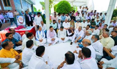 मुख्यमंत्री भजनलाल शर्मा पहुंचे काठूवास, नेता प्रतिपक्ष टीकाराम जूली की स्व. माताजी को दी श्रद्धांजलि