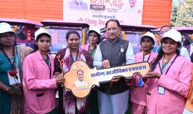 ‘महतारी गौरव वर्ष’ : महिला सशक्तिकरण के नवयुग की ओर अग्रसर छत्तीसगढ़