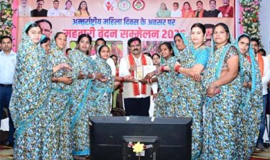 महतारी वंदन महिला सशक्तिकरण के हमारे प्रयासों का प्रतीक: उप मुख्यमंत्री विजय शर्मामहतारी वंदन महिला सशक्तिकरण के हमारे प्रयासों का प्रतीक: उप मुख्यमंत्री विजय शर्मा