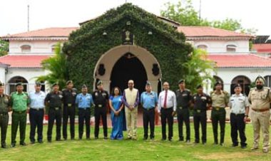 राज्यपाल रमेन डेका से रक्षा महाविद्यालय नई दिल्ली के अध्ययन दल ने की सौजन्य भेंट