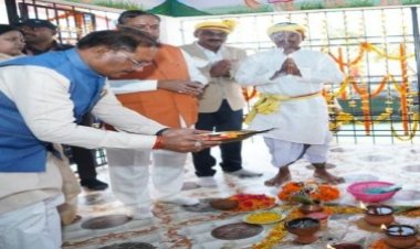 मुख्यमंत्री साय ने बड़ादेव की पूजा कर प्रदेशवासियों की सुख-समृद्धि की कामना की