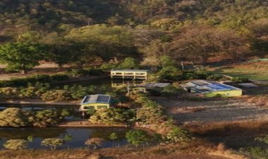 तालाब के ऊपर मुर्गी पालन कर खेती को और अधिक लाभकारी बनाया