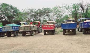 अवैध खनन मामले में 13 ट्रैक्टर और 1 हाईवा जब्त