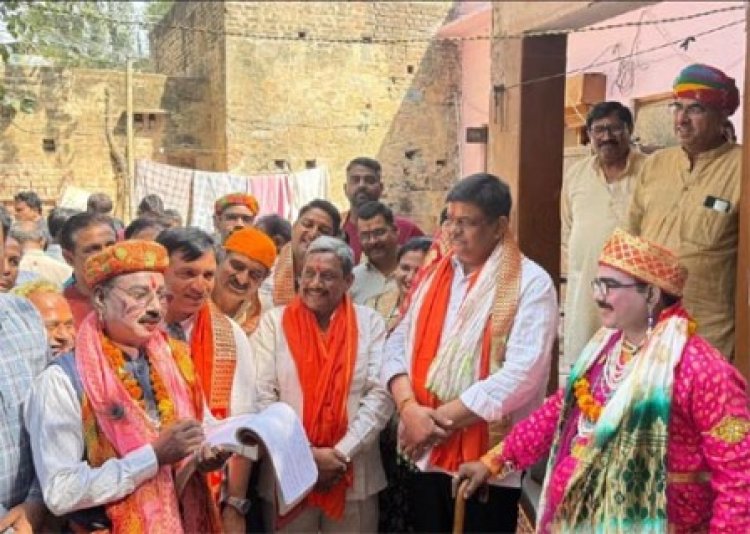 वन राज्यमंत्री संजय शर्मा ने होली के अवसर पर निकाले गए स्वांग कार्यक्रम शिरकत की