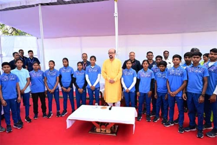 राज्यपाल रमेन डेका ने बैगा-बिरहोर आदिवासियों की संस्कृति को सहेजने की दी सीख