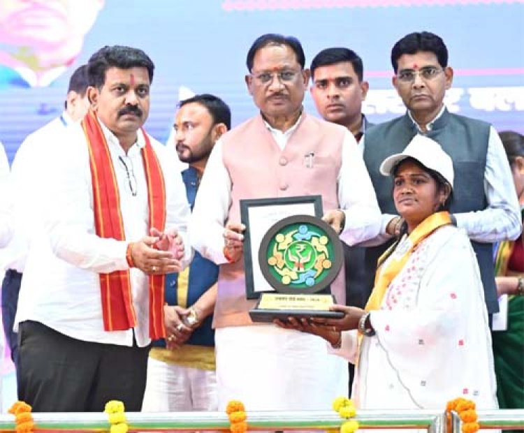 छत्तीसगढ़ की महिलाएं आत्मनिर्भरता और नवाचार से बना रही हैं नई पहचान: मुख्यमंत्री विष्णु देव साय