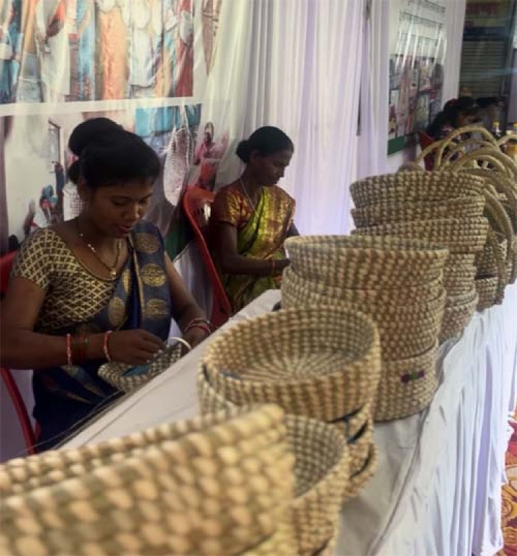 पारंपरिक हस्तशिल्प उत्पाद बना आजीविका का साधन
