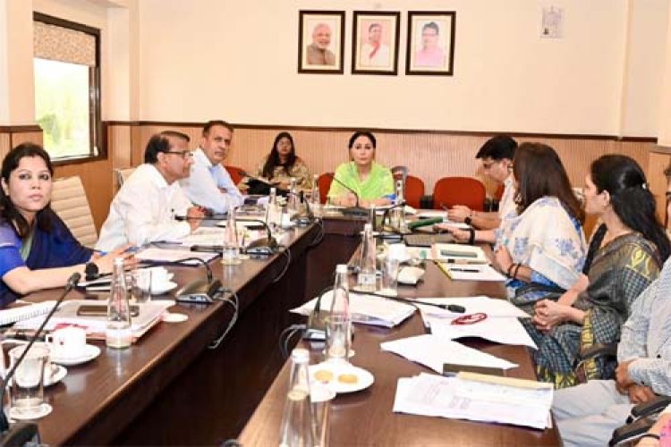 उपमुख्यमंत्री दिया कुमारी की अध्यक्षता में महिला अधिकारिता निदेशालय की समीक्षा बैठक आयोजित