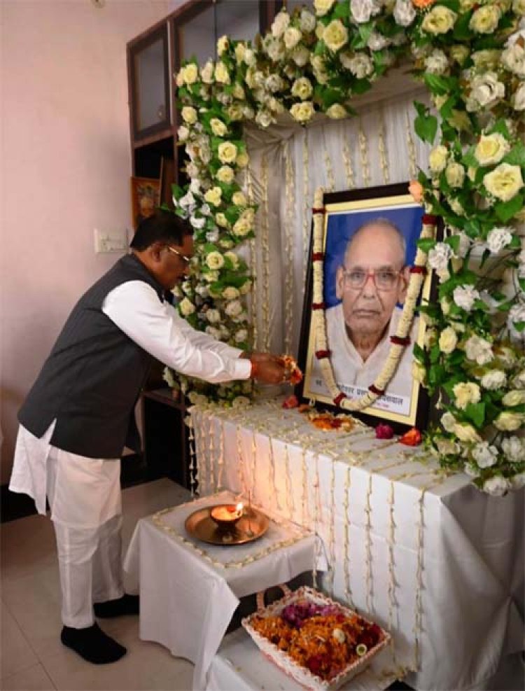 मुख्यमंत्री साय ने रामानुजगंज के ओमप्रकाश जायसवाल के पिताजी के निधन पर सांत्वना देने पहुंचे