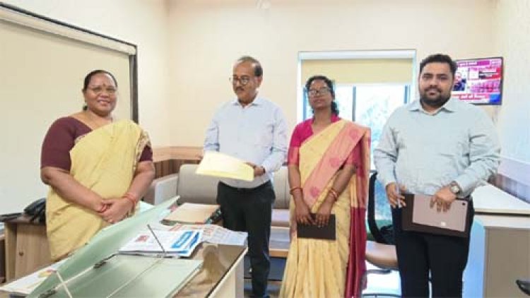 झारखंड के सूचना एवं जनसंपर्क विभाग की टीम ने छत्तीसगढ़ संवाद द्वारा प्रकाशित ‘रोजगार और नियोजन’ की ली जानकारी