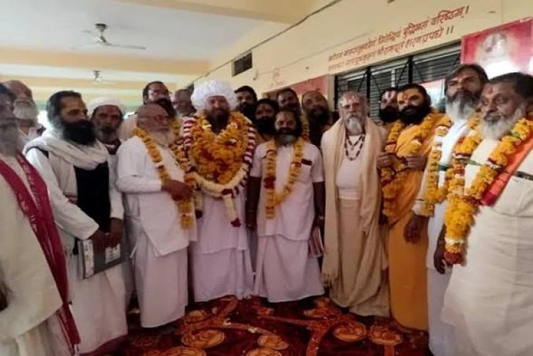 सिंहस्थ के पूर्व अभा अखाडा परिषद को लेकर सियासत गहराई, 13 अखाड़ों में दिखी दो फाड़