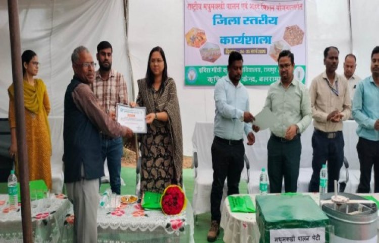 मधुमक्खी पालन से किसानों की आय में 20 से 25 प्रतिशत तक वृद्धि संभव