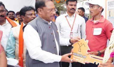 सिलगेर के माड़वी कोसा ने अपने हाथों से बनाया अपना घर, मुख्यमंत्री ने सौंपी खुशियों की चाबी