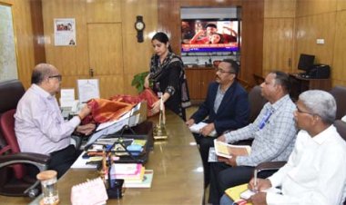 राज्यपाल ने कोसा वस्त्रों के नवाचार और बुनकरों के आर्थिक सशक्तिकरण पर दिया जोर