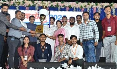 युवा फेस्ट-2026 का भव्य समापन: दायरा बैंड के सुरों पर थिरका धमतरी