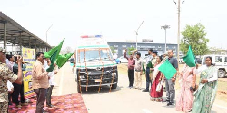 मंत्री नेताम ने बलरामपुर जिले के लिए वर्चुअल रूप से 9 नई एम्बुलेंस को दिखाई हरी झंडी