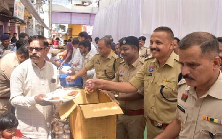 सशस्त्र नक्सलवाद की समाप्ति के ऐतिहासिक संकल्प की पूर्ति पर भव्य हनुमंत भंडारा का हुआ आयोजन