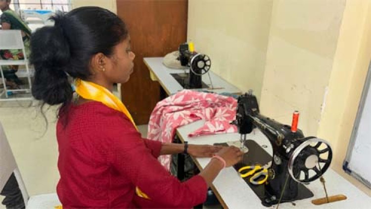 नक्सलवाद का अंधेरा छोड़ शर्मिला ने थामी स्वावलंबन की सुई