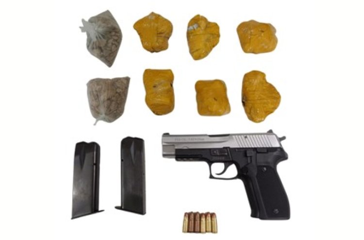 नशीले पदार्थ और अवैध हथियार तस्करी रैकेट से जुड़े तीन व्यक्ति गिरफ्तार; 6.5 किलोग्राम हेरोइन, पिस्तौल और 1 लाख रुपये की ड्रग मनी बरामद