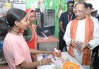 सुशासन तिहार: मुख्यमंत्री साय पहुंचे ‘लखपति दीदी’ सुमिला की किराना दुकान : लौंग-इलायची से हुआ आत्मीय स्वागत