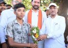 सुशासन तिहार : मुख्यमंत्री विष्णु देव साय ने मेधावी छात्र गिरवर पटेल को किया सम्मानित