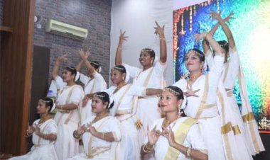 ‘इनक्रेडिबल इंडिया’ की थीम पर थिरके विद्यार्थी -गीताक्षरा साहू बनीं ‘स्टूडेंट ऑफ द ईयर’