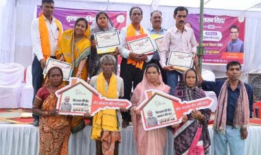 सुशासन तिहार : औरदा में साकार हुए सपनों के आशियाने, हितग्राहियों को मिलीं पक्के मकानों की चाबियां