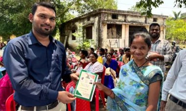 सुशासन तिहार में मिला नवीनीकृत राशन कार्ड, सीता वेक के चेहरे पर लौटी मुस्कान
