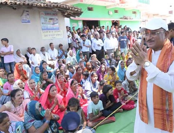 सुशासन तिहार में मुख्यमंत्री पहुंचे चंदागढ़ : बरगद की छांव में सजी जनचौपाल