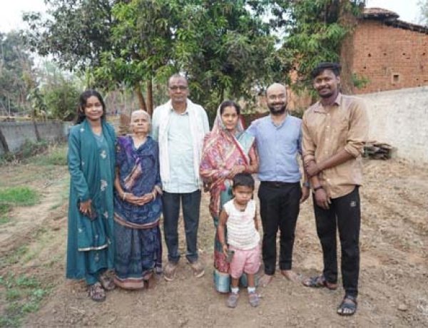 वनांचल के सपनों को मिली नई उड़ान, तेंदूपत्ता संग्राहक के बेटे अजय गुप्ता बने भारतीय वन सेवा के अधिकारी