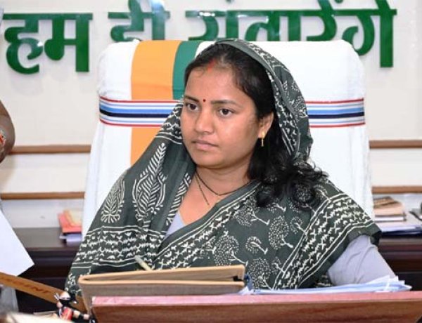 हाथी के हमले में जान गंवाने वाले ग्रामीणों के परिजनों को त्वरित राहत