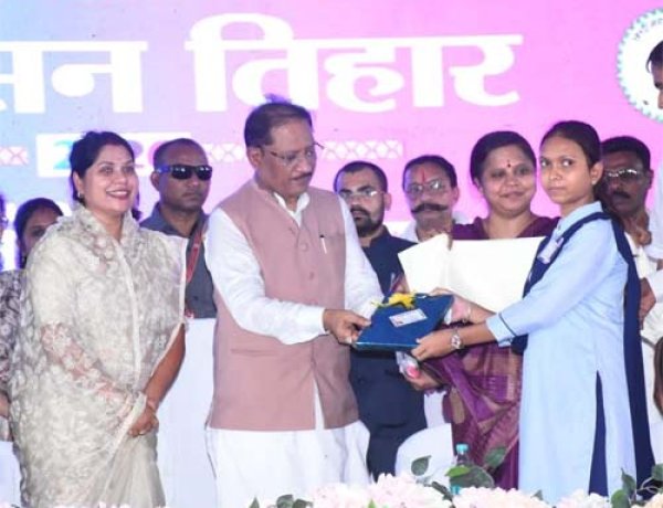 ग्रामीण अंचल की बेटी बनी प्रेरणा: मुख्यमंत्री विष्णुदेव साय ने सराहा उत्कृष्ट प्रदर्शन
