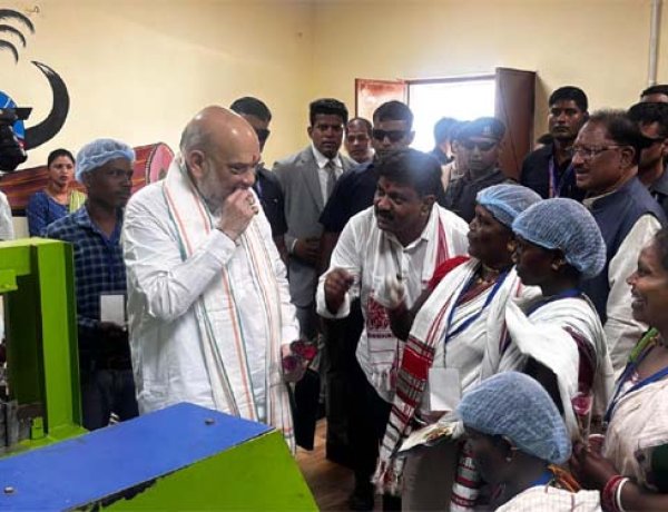 केंद्रीय गृहमंत्री अमित शाह ने चखा बस्तर की इमली का स्वाद बोले यहां की इमली का स्वाद खट्टा नहीं बल्कि मीठा
