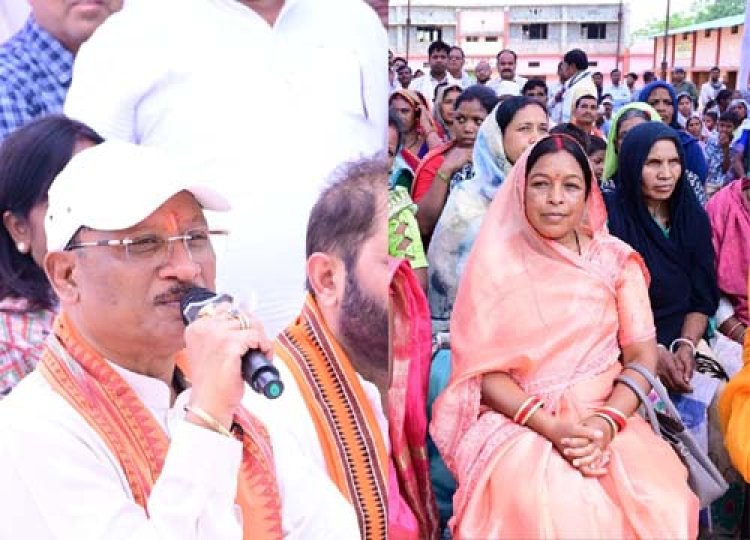 सरगुजा जिले के ग्राम सिलमा में अचानक उतरा मुख्यमंत्री साय का हेलीकॉप्टर