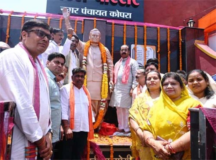उप मुख्यमंत्री अरुण साव ने अटलजी की मूर्ति का किया अनावरण