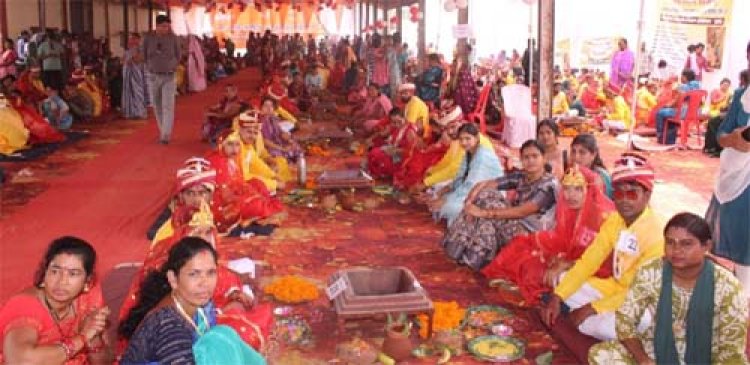 सारंगढ़ में गूंजी कन्या विवाह शहनाई, मुख्यमंत्री कन्या विवाह योजना के तहत 96 जोड़े बंधे परिणय सूत्र में