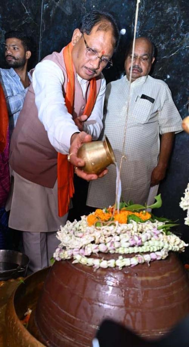 मुख्यमंत्री ने हाटकेश्वर महादेव मंदिर में पूजा-अर्चना कर प्रदेशवासियों के सुख समृद्धि की कामना की’