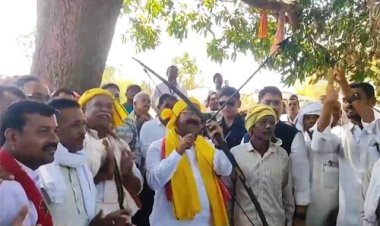उप मुख्यमंत्री अरुण साव ने आम पेड़ के नीचे लगाई चौपाल
