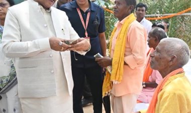 ज्ञान भारतम् अभियान के अंतर्गत बड़े कनेरा में मिलीं 150 वर्ष पुरानी दुर्लभ पांडुलिपियां