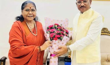 मुख्यमंत्री विष्णु देव साय से राष्ट्रीय पिछड़ा वर्ग आयोग की अध्यक्ष साध्वी निरंजन ज्योति ने की सौजन्य भेंट