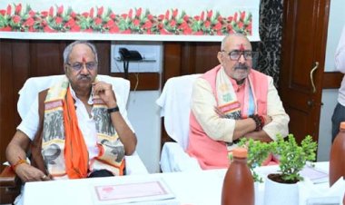 रेशम, खादी और हथकरघा क्षेत्र को नई दिशा: केंद्रीय वस्त्र मंत्री गिरिराज सिंह ने दिए महत्वपूर्ण निर्देश