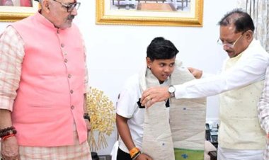 श्रीलंका दौरे के लिए भारतीय अंडर-19 महिला क्रिकेट टीम की उपकप्तान बनीं महक नरवासे : मुख्यमंत्री विष्णु देव साय ने किया सम्मानित