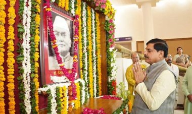 मुख्यमंत्री डॉ. यादव ने पूर्व मुख्यमंत्री स्व. कैलाश नाथ काटजू की जयंती पर पुष्पांजलि की अर्पित